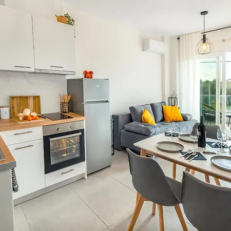 Zefyros Apartamento *